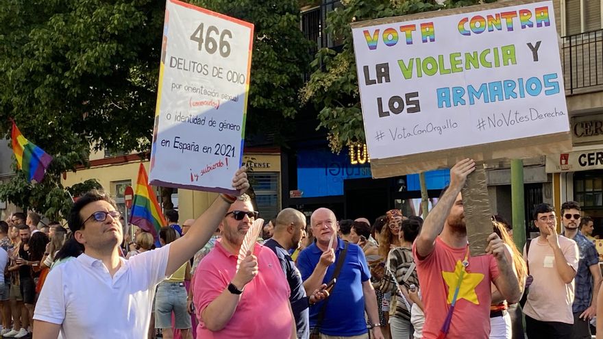 El Orgullo de Andalucía sepulta bajo un estallido de color el miedo a la creciente sombra de "la España en blanco y negro"