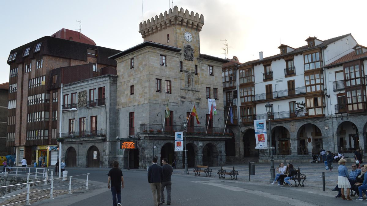 Exterior del Ayuntamiento de Castro Urdiales | RUBÉN ALONSO