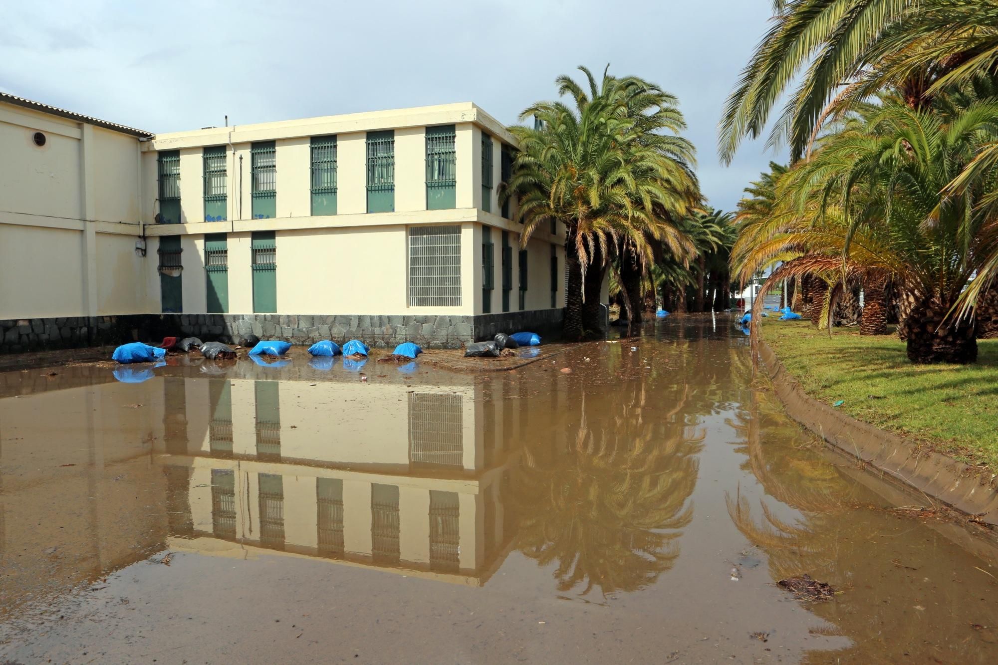 Lluvias en el almacén Bonny de Arinaga