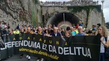 Cabecera de la manifestación de Donostia