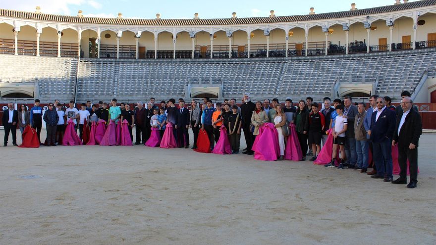 La plaza de toros de Albacete contrata al cura que criticó al poeta Mario Obrero por señalar la represión franquista