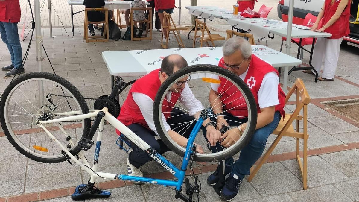 Cruz Roja pone en marcha en Logroño un banco solidario de bicicletas