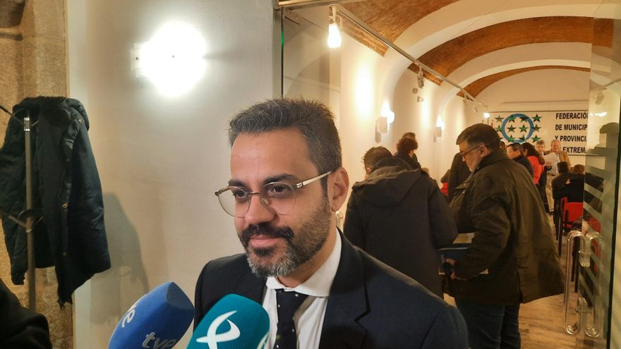 El alcalde de Olivenza, entre la dimisión o cuestión de confianza por un plan de ajuste económico