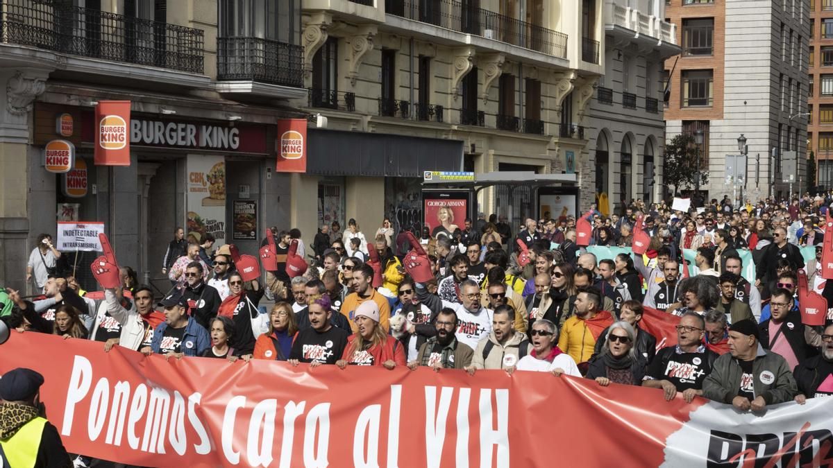 Personas con VIH visibles durante la marcha del Pride Positivo