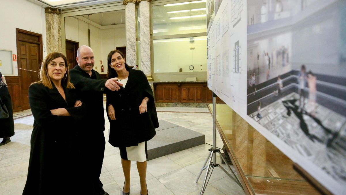 Archivo - La presidenta de Cantabria,María José Sáenz de Buruaga, el director del Centro de Arte Reina Sofía, Manuel Segade, y la alcaldesa de Santander, Gema Igual