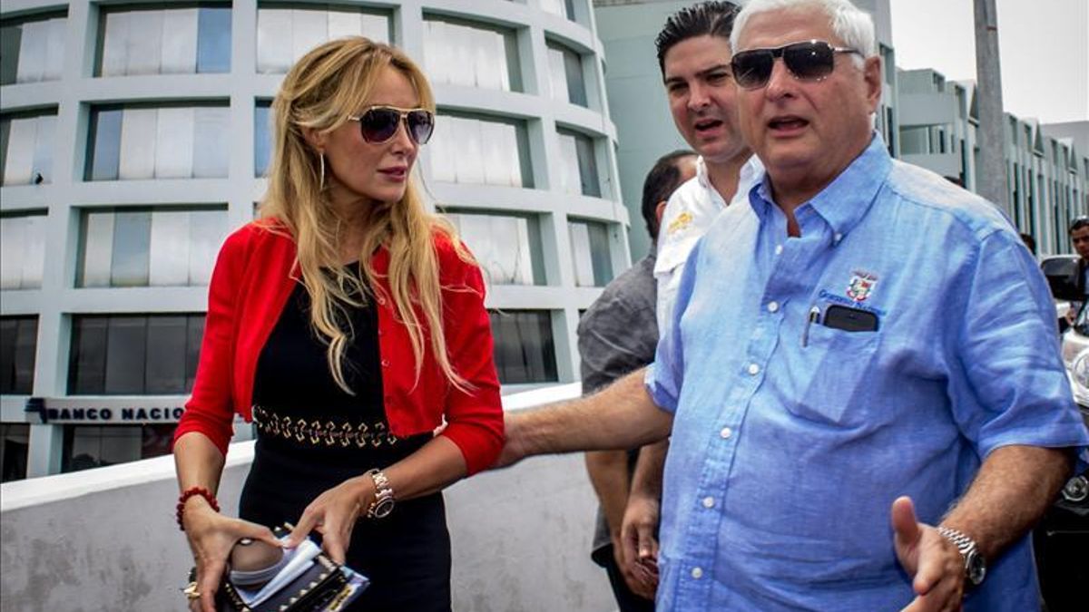 Esther Alcocer Koplowitz con Martinelli inaugurando el vial en Panamá