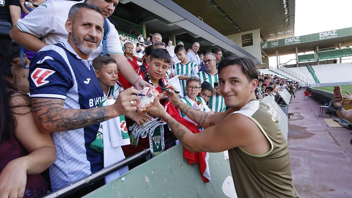 Entrenamiento del Córdoba a puerta abierta para la afición