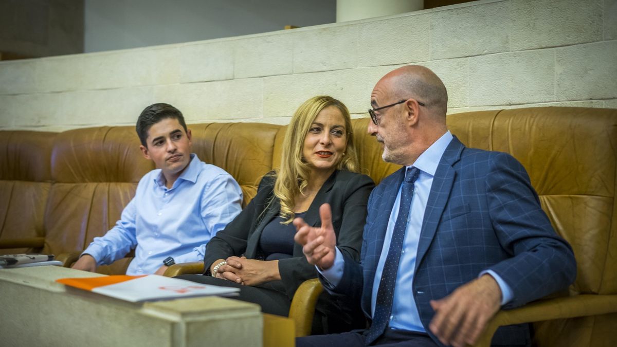 Archivo - Diego Marañón, Marta García y Félix Álvarez, de Cs Cantabria