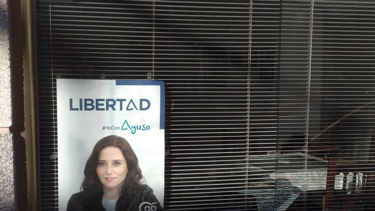 Todos son Ayuso en el pueblo de la presidenta y el empresario