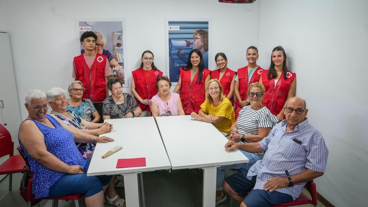 Cruz Roja celebra una actividad intergeneracional frente a la soledad estival