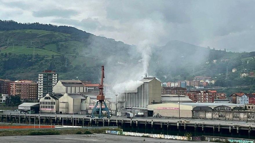 Decretan el cierre cautelar de la empresa Profersa de Bilbao tras un incidente químico y las protestas vecinales