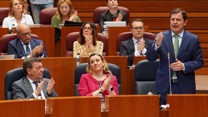 Mañueco pide a Azucarera que "reconsidere" el cierre en La Bañeza y la reorganización en Miranda de Ebro y Toro