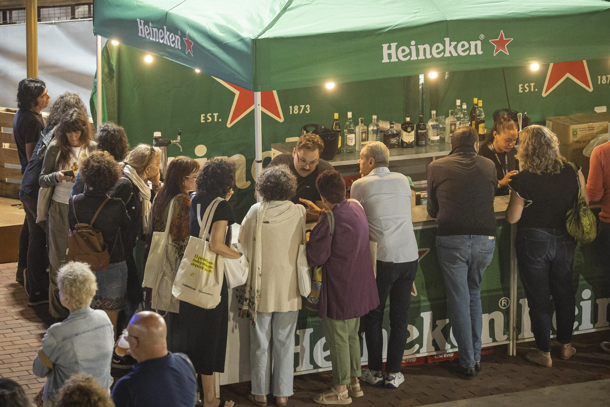 Reponiendo energía durante los conciertos del FIC