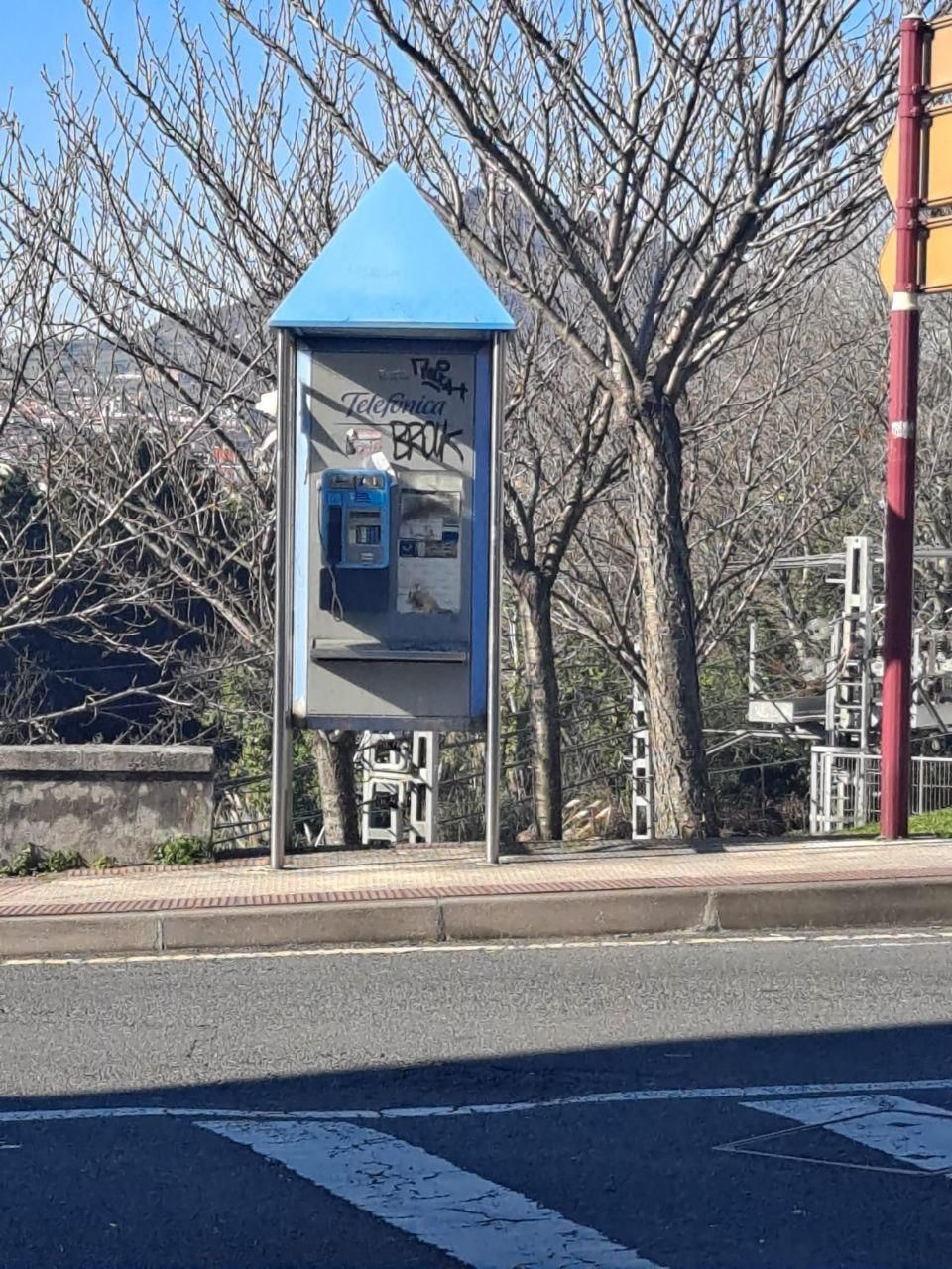Cabina de teléfono en Leioa, Bizkaia