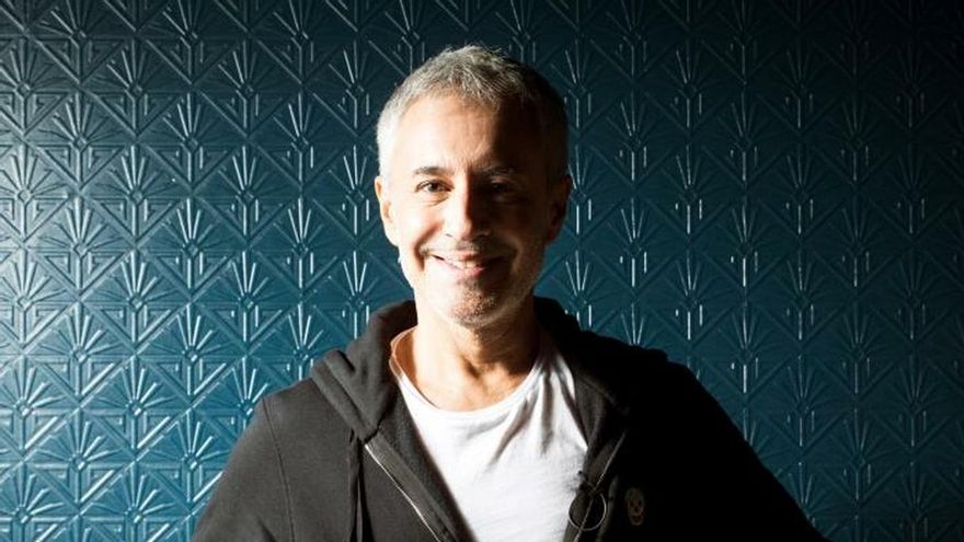 El cantante Sergio Dalma posa durante una entrevista con Efe.