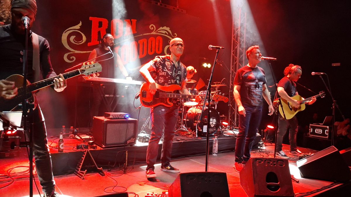 La banda al completo sobre el escenario de ‘Canarias en Vivo’, el sábado 10 de mayo.