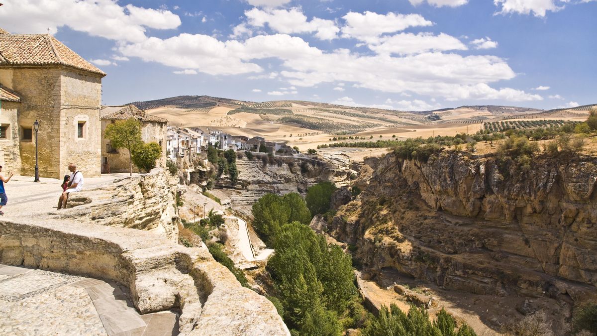 El pueblo andaluz de origen romano-árabe que cuenta con un balneario natural de baños termales