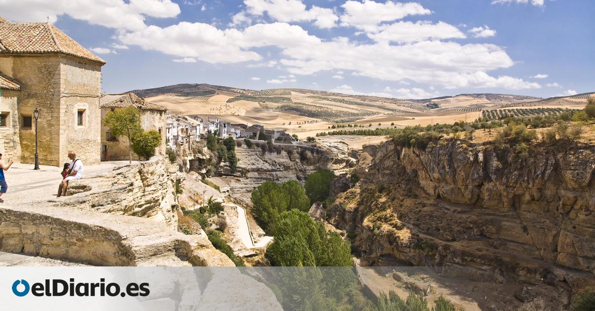 El pueblo andaluz de origen romano-árabe que cuenta con un balneario natural de baños termales
