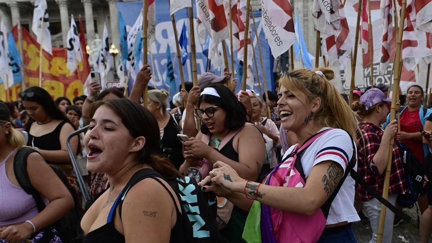 El proyecto de ley del Gobierno Milei contra el aborto en Argentina: "Retrotrae los derechos de las mujeres a antes de 1921"