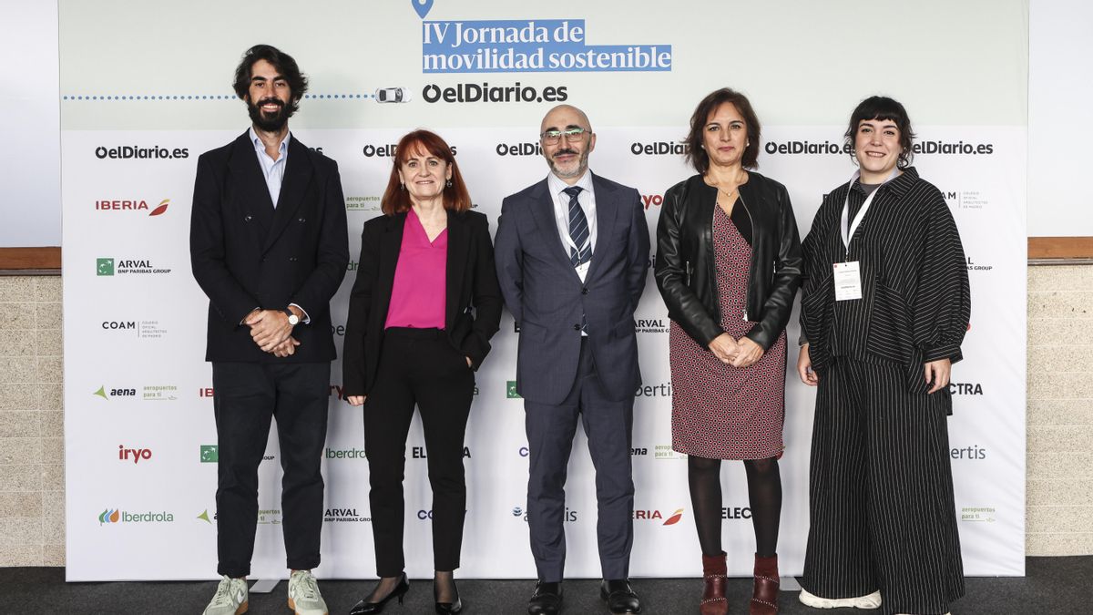 Participantes de la mesa 'Hacia un transporte aéreo sostenible: innovación y eficiencia'