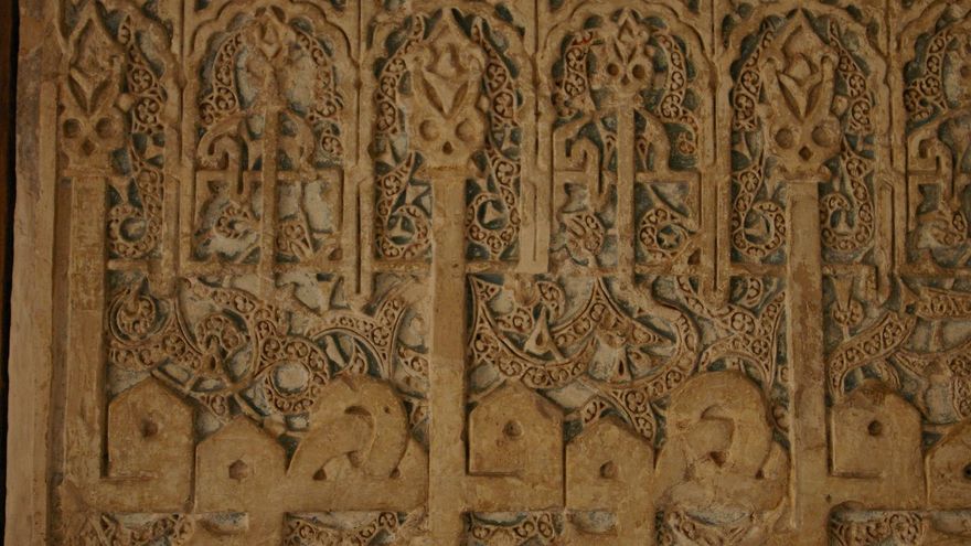 Destalles de la decoración en el Cuarto Real de Santo Domingo.