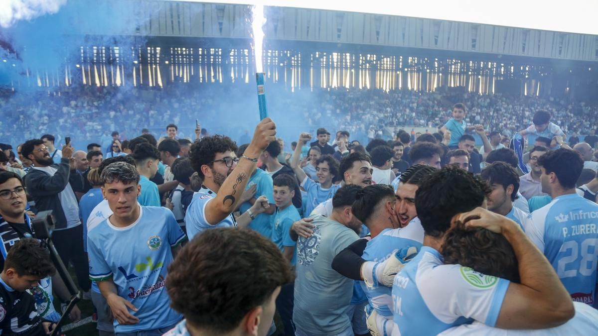 Celebración del ascenso del Ciudad de Lucena