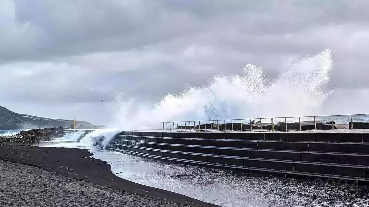 Aviso de peligro importante por olas de 5 a 6 metros en La Palma