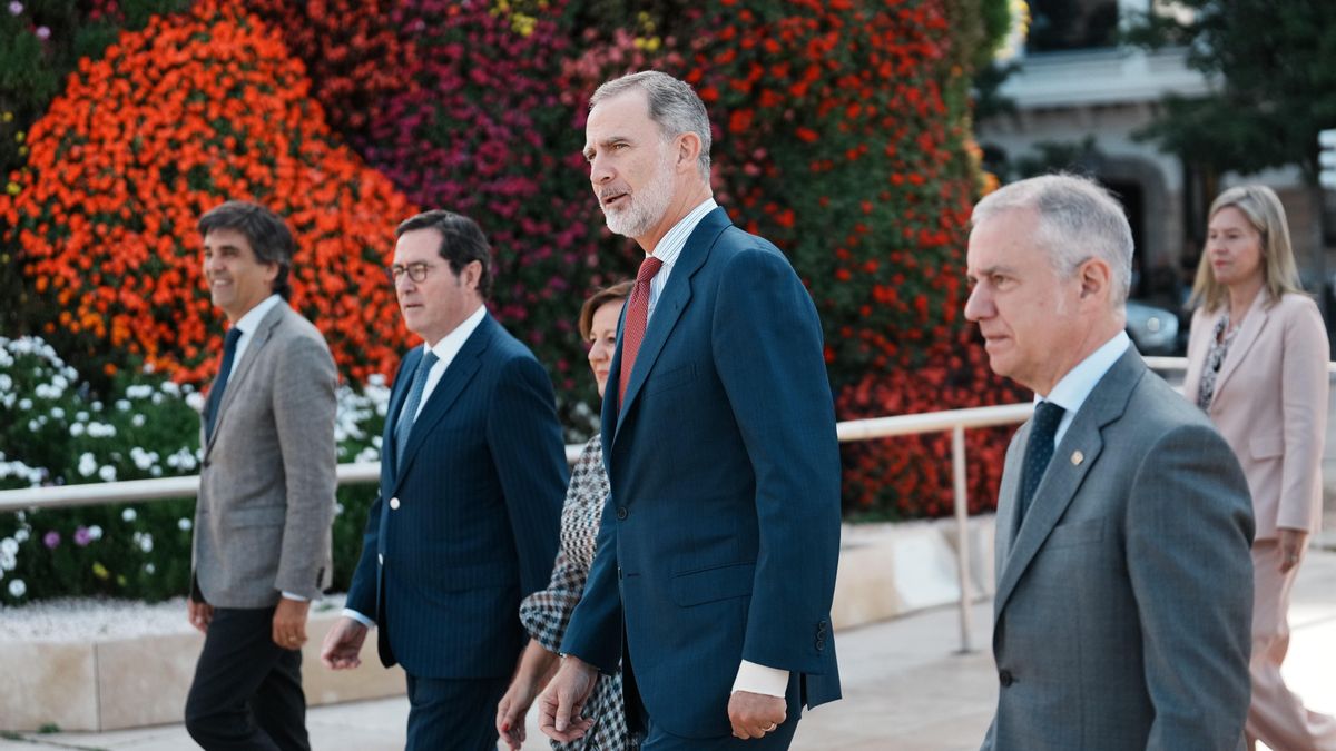 El Rey junto al Lehendakari, Iñigo Urkullu, en el 40 aniversario de Confebask