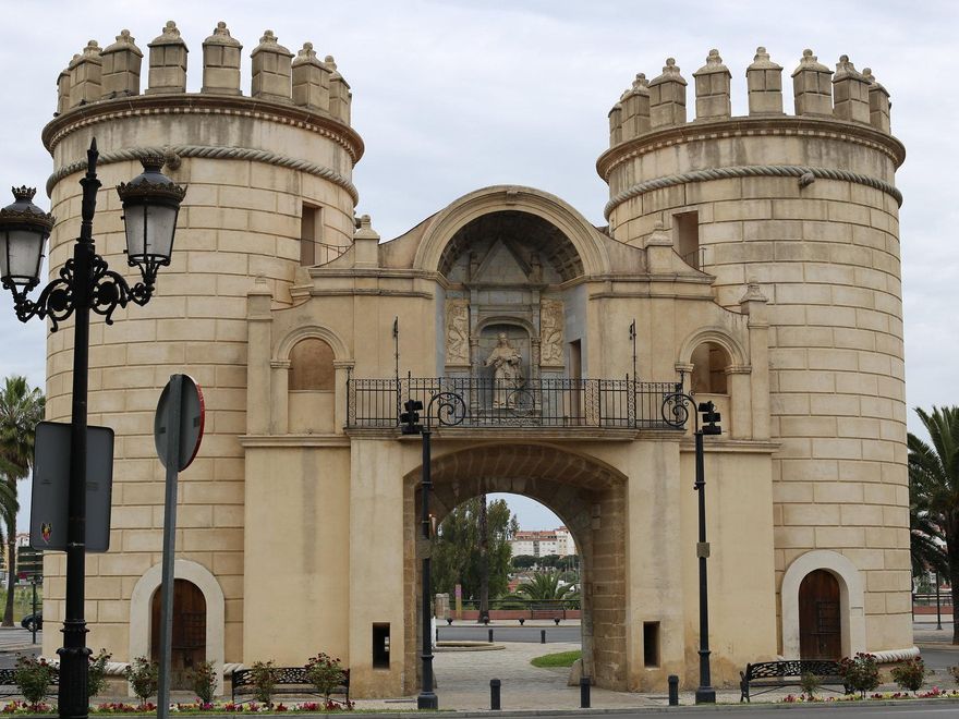 Puerta de Palmas, antigua entrada principal de los potentes muros de Badajoz.