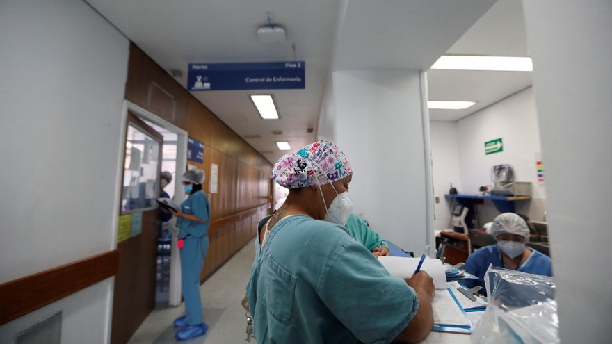 Personal médico trabaja en el hospital Juárez en Ciudad de México (México). EFE/ Sáshenka Gutiérrez/Archivo