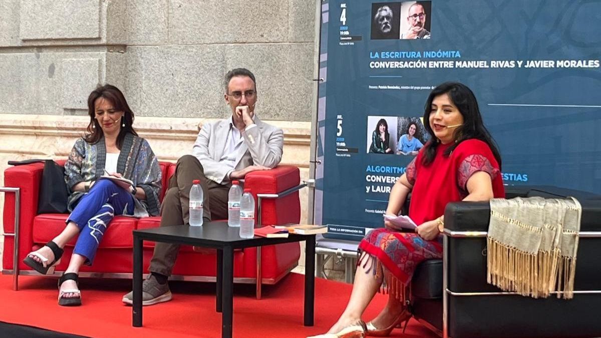 Daniela Valencia modera el diálogo entre Cristina Monge y Andrea Rizzi