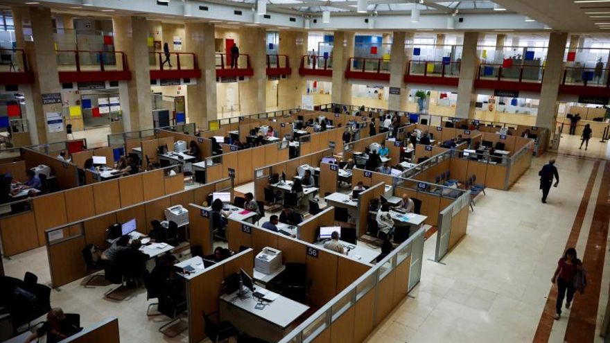 Impuestos y pensiones reducen un tercio la desigualdad de la renta, según Fedea