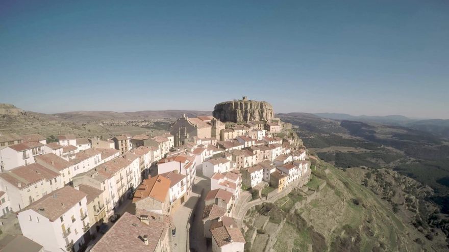 El pequeño pueblo que construyó su castillo sobre una roca para dominar el Maestrazgo