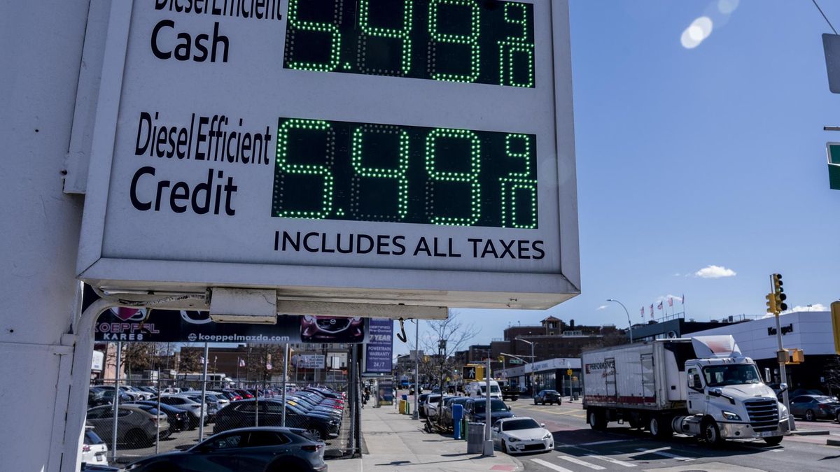 Estados Unidos enfrenta alza histórica en precios del diésel.