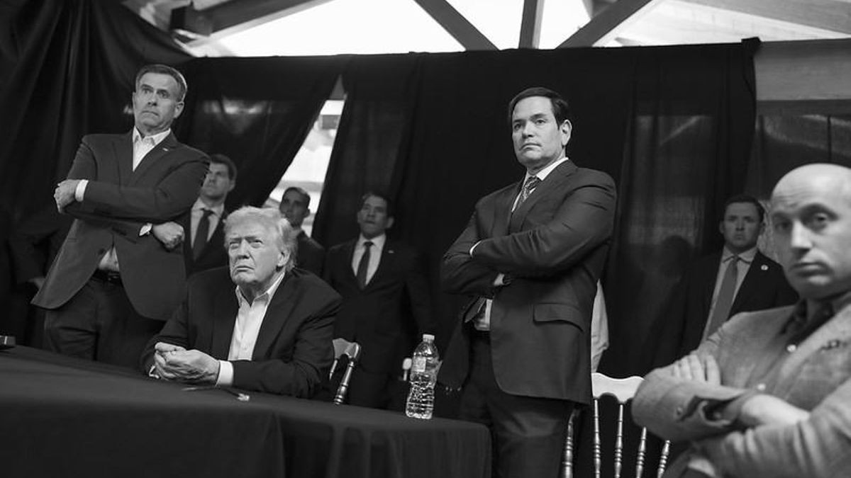 Imagen distribuida por la Casa Blanca del seguimiento en directo de las operaciones en Venezuela desde Mar a Lago.