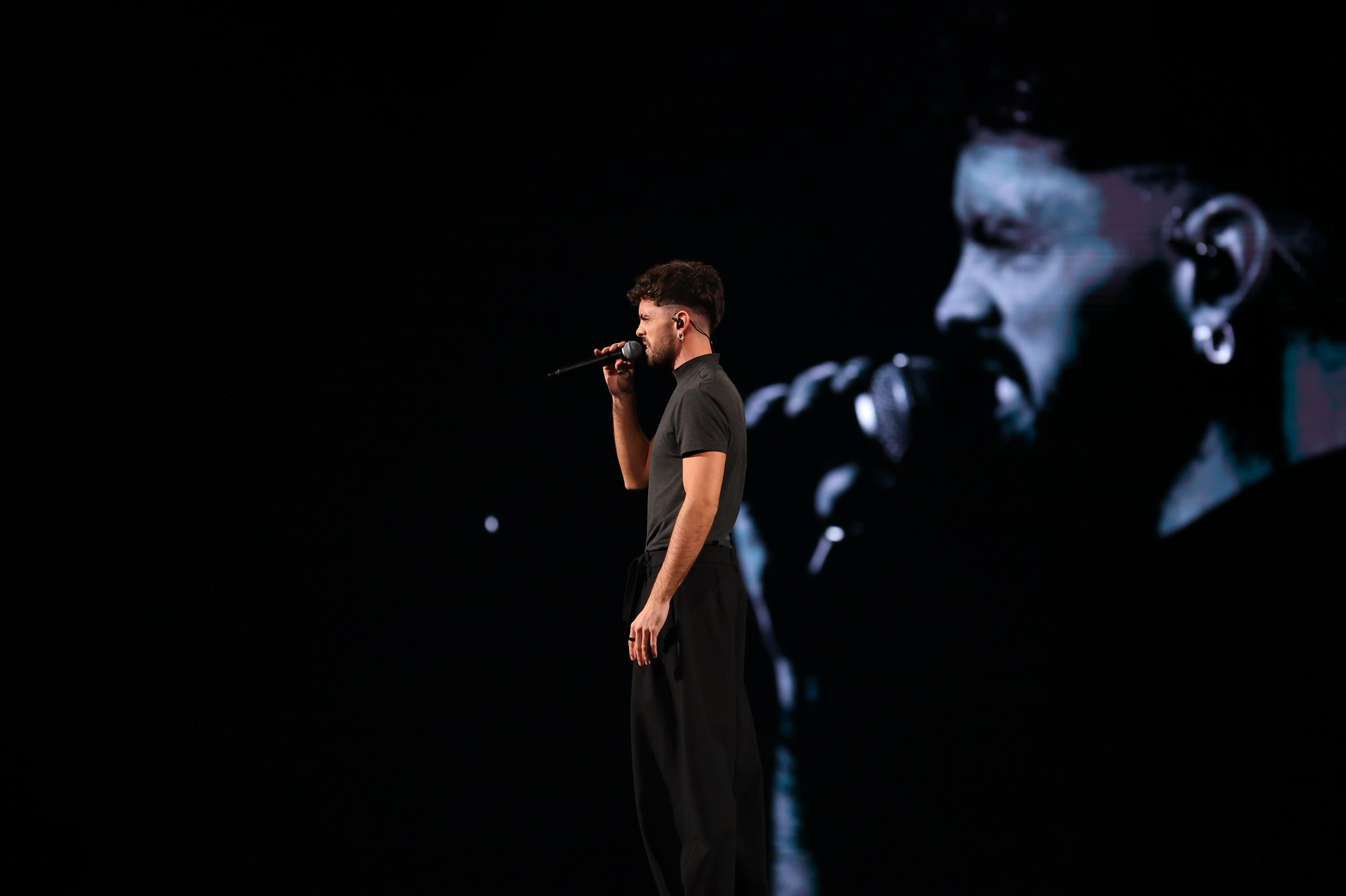 Mikel Herzog Jr. en su actuación de la primera semifinal del Benidorm Fest 2026