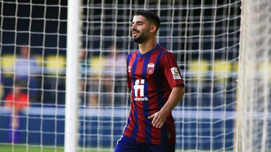 Cris Montes: "Siempre quise vestir la camiseta del Tenerife"