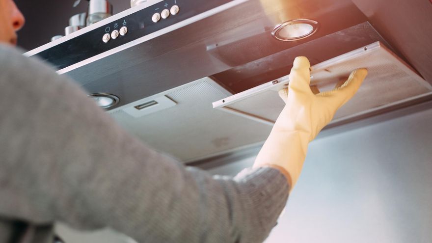 ¿Cómo debo limpiar mi campana extractora?