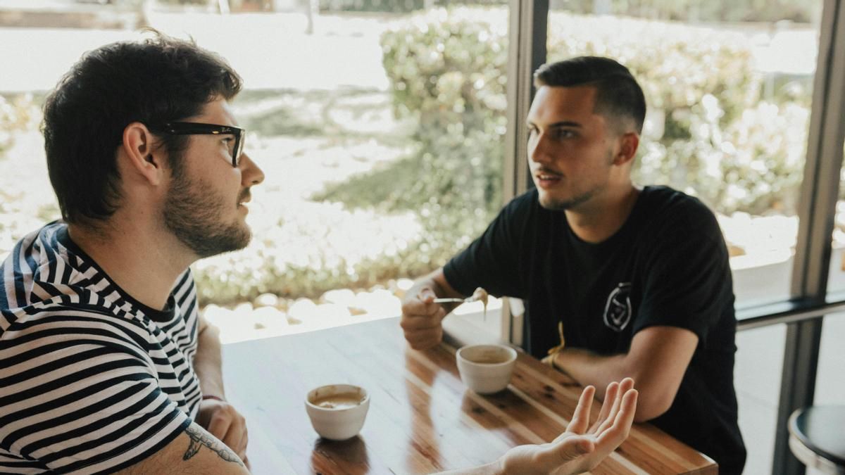 Una psicóloga, sobre el duelo por romper con un amigo: “No todas las amistades tienen que durar toda la vida para ser importantes”