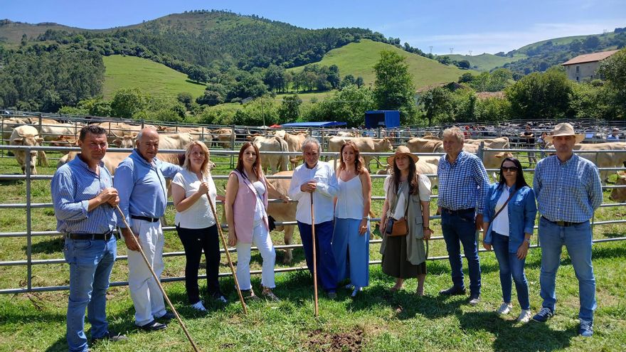 Autoridades en la concentración ganadera de Gandarilla
