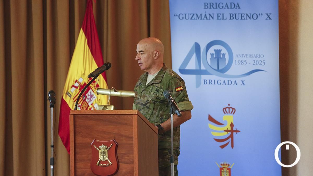 La ministra de Defensa, Margarita Robles, entrega las condecoraciones por la operación Libre Hidalgo y por las acciones realizadas en la DANA