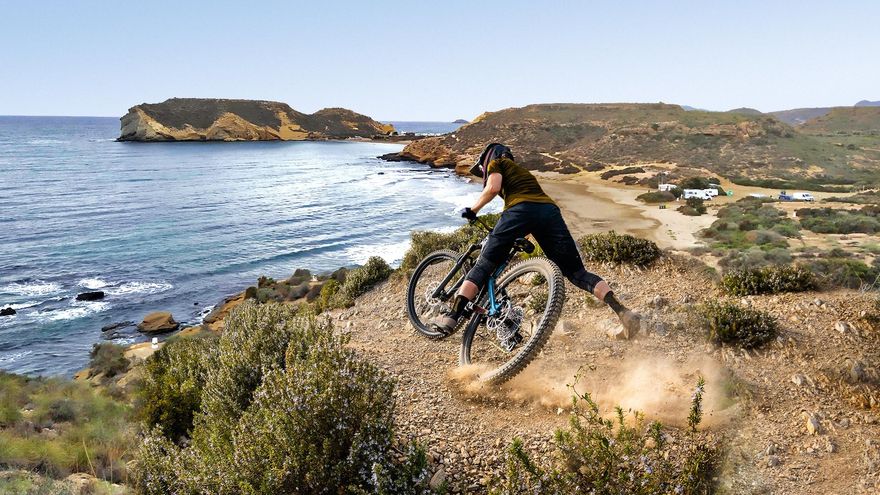 La costa de Murcia, a pedales: sol, playas exóticas y salvajes, montaña y buena gastronomía