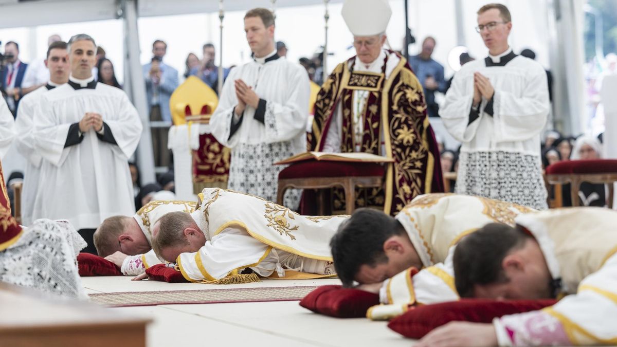 Los ultras lefebvrianos consuman su desafío al Papa y provocan un nuevo cisma en la Iglesia