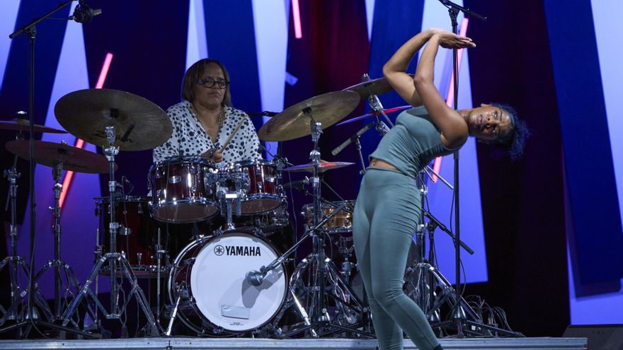 Terri Lyne Carrington reina en el escenario principal del Festival de Jazz de Vitoria con una reivindicación feminista