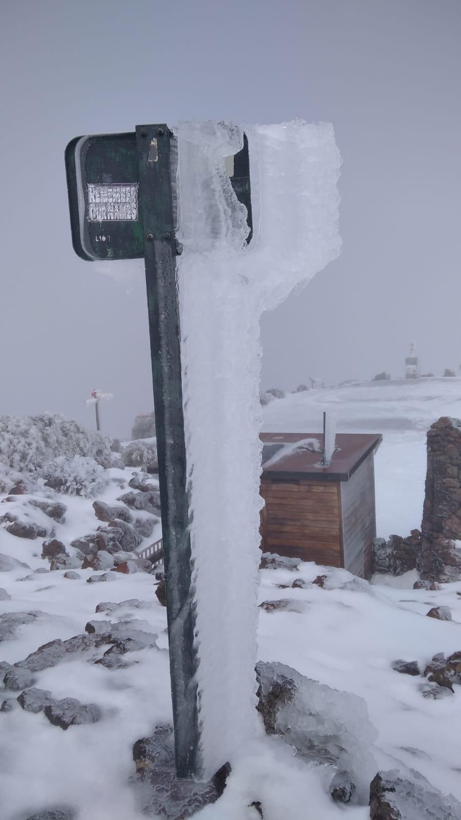 Entorno del Roque de Los Muchachos, en las cumbres de Garafía, este jueves, congelado.