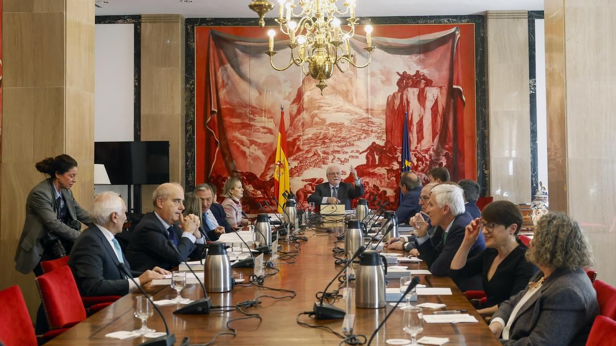 Fractura en la Junta Electoral: del "despropósito" de la sentencia de la ley de nietos a evitar el pulso con el Supremo