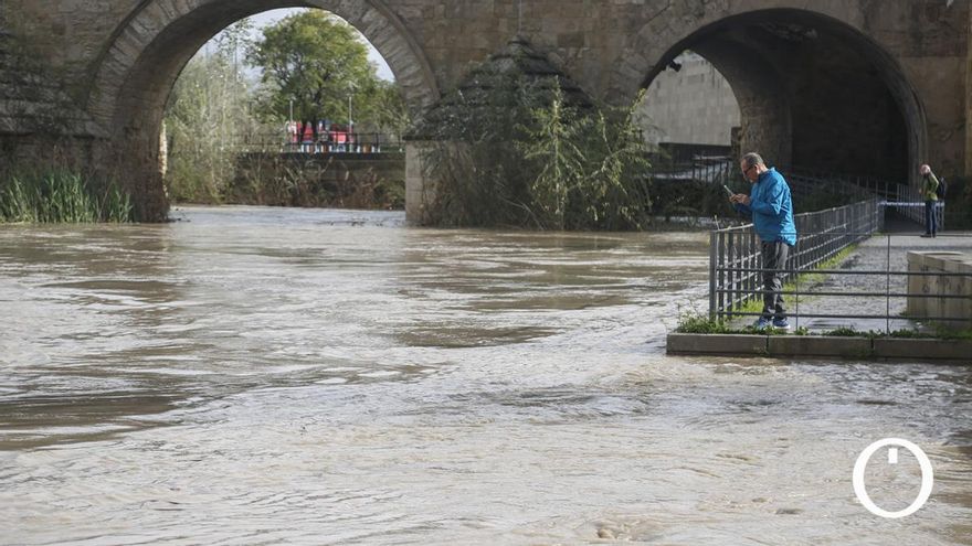 El Guadalquivir alcanza su máximo caudal a su paso por Córdoba en todo el temporal y supera el umbral naranja