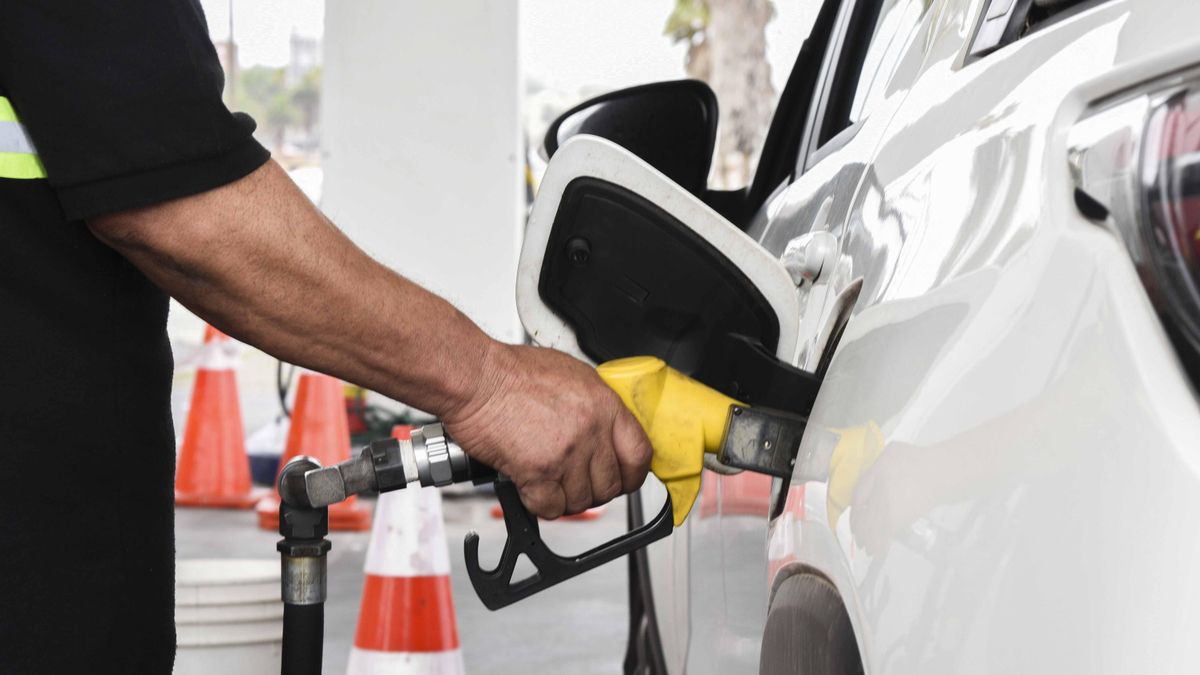 La subida del combustible y del turismo llevan la inflación por el camino de la amargura en Canarias