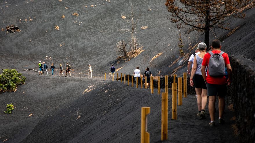 La Palma empieza a recobrar el pulso turístico cuatro años  después de la erupción aunque con un 'Tajogaite' aún por explotar al estilo Timanfaya