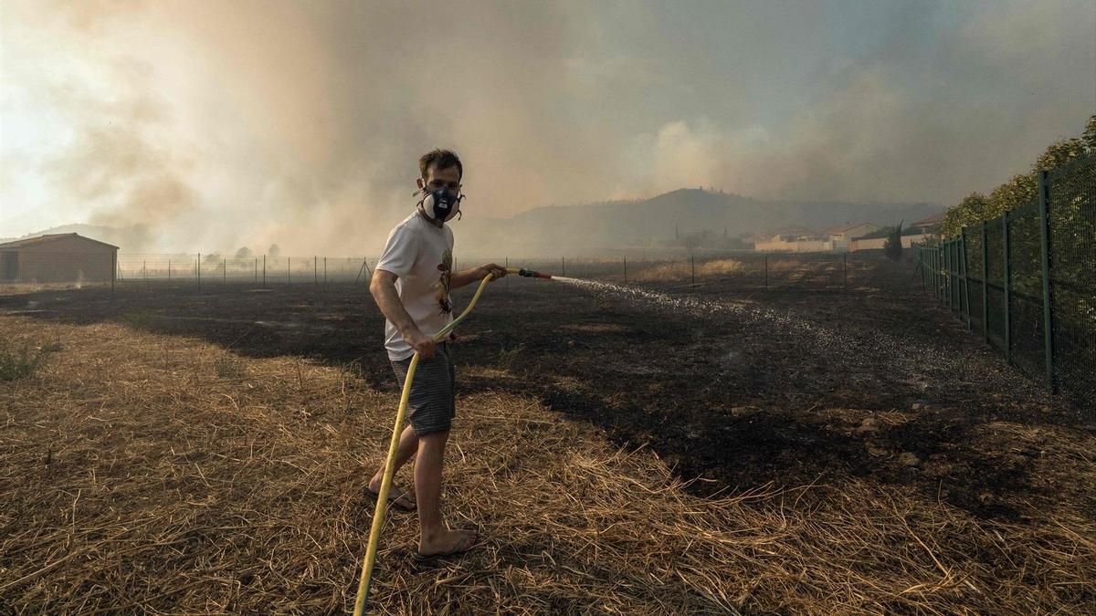 Un muerto y 12.000 hectáreas quemadas en el mayor incendio del año en Francia